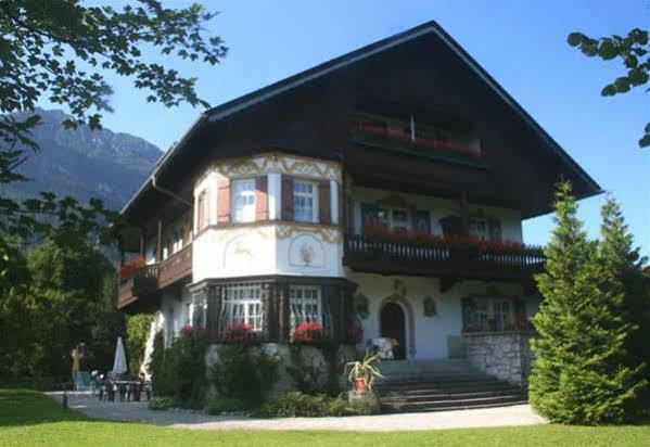 Gaestehaus Hohe Tannen Гармиш-Партенкирхен Екстериор снимка